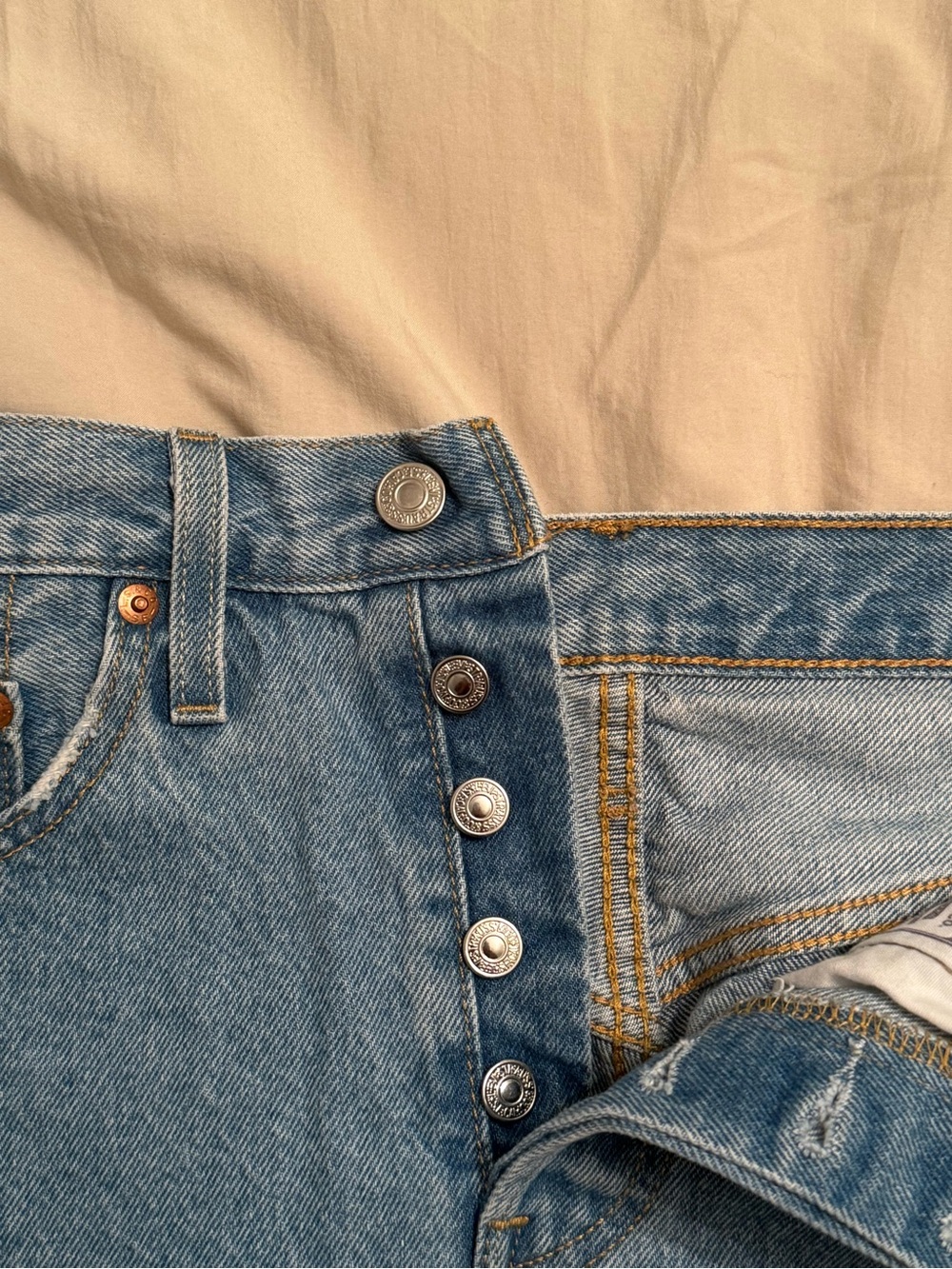 Levi's 501 Light Blue Denim Shorts - Picture 4 of 4